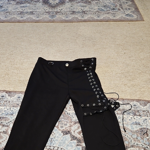 Black Lace-Up High-Waist Leggings - Women - Picture 3 of 8